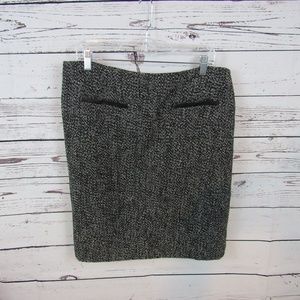 Atelier Luxe Boutique black & white tweed skirt